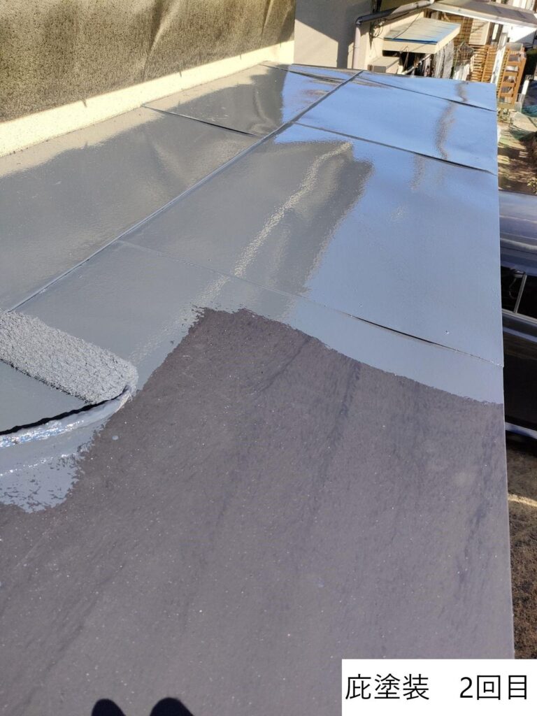 庇（ひさし）塗装2回目です。